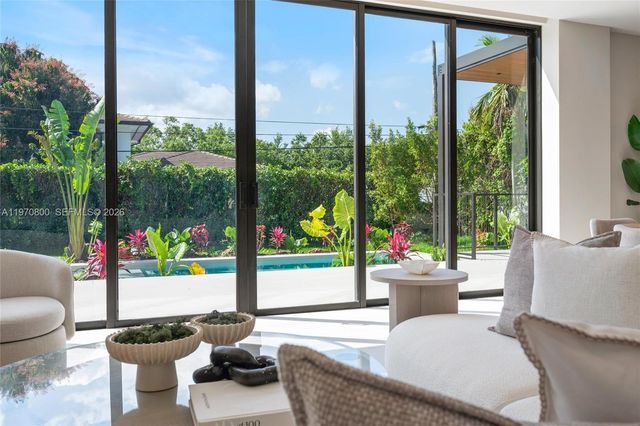 5854 SW 30th St, Miami, FL 33155