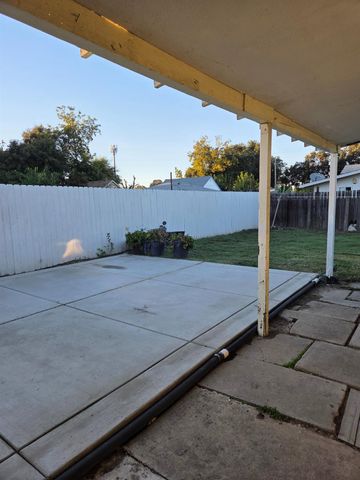 8433 W Alice Ave, Thornton, CA 95686