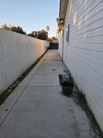 8433 W Alice Ave, Thornton, CA 95686