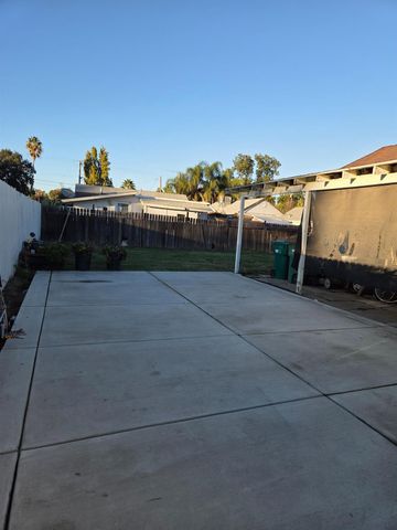 8433 W Alice Ave, Thornton, CA 95686