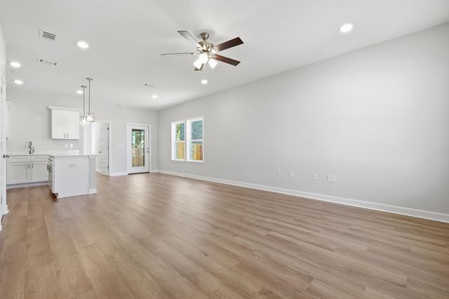 51 Sandhill Court, Freeport, FL 32439