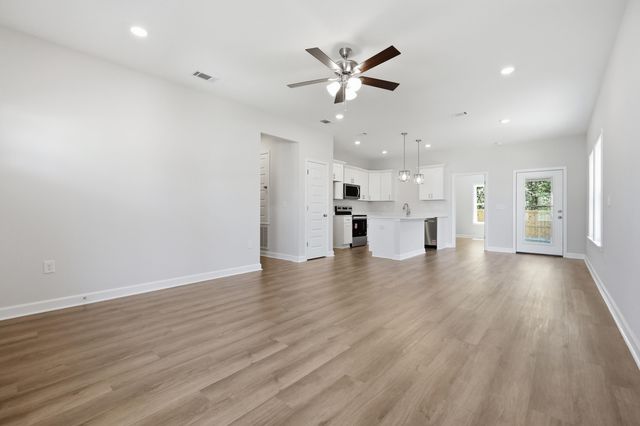 51 Sandhill Court, Freeport, FL 32439