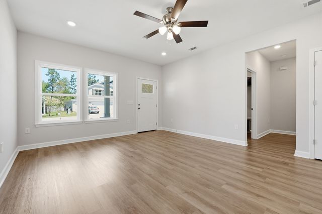 51 Sandhill Court, Freeport, FL 32439