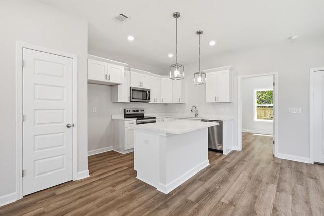 51 Sandhill Court, Freeport, FL 32439