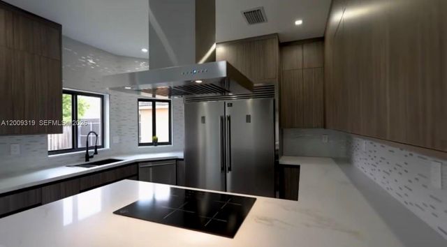 7963 NW 195th Ter, Hialeah, FL 33015