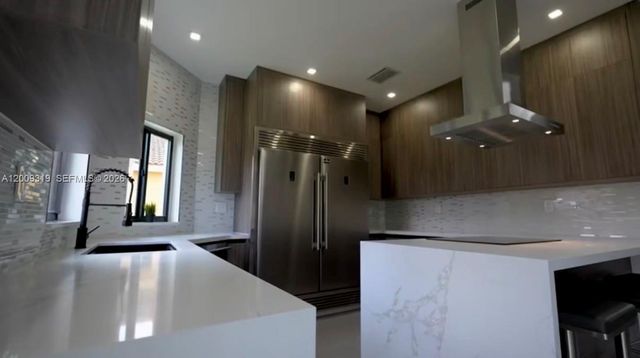 7963 NW 195th Ter, Hialeah, FL 33015