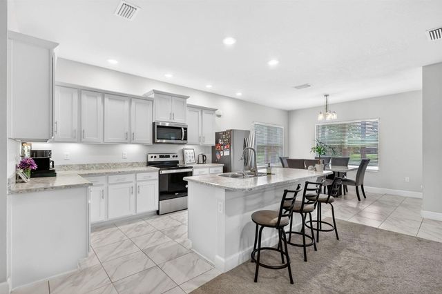 674 NE Turtleback Trail, Port St. Lucie, FL 34983
