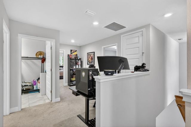 674 NE Turtleback Trail, Port St. Lucie, FL 34983