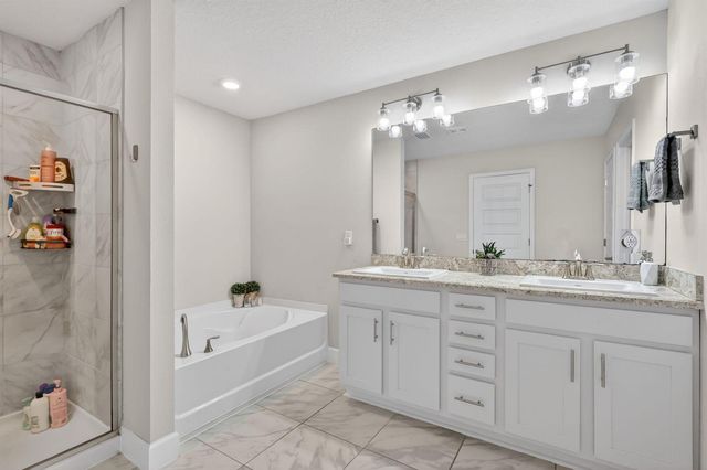 674 NE Turtleback Trail, Port St. Lucie, FL 34983