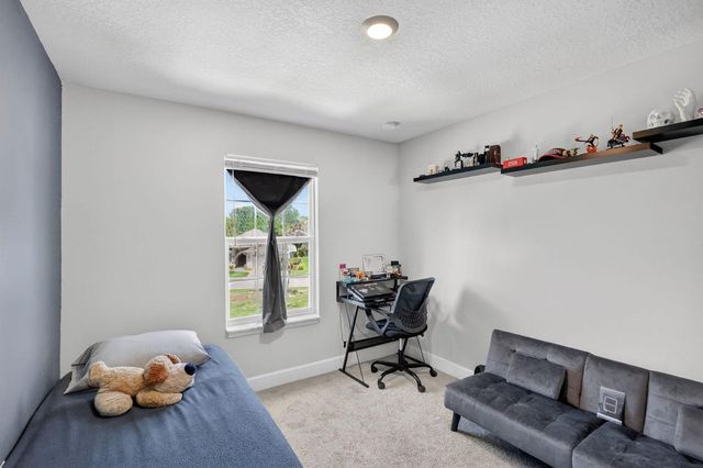 674 NE Turtleback Trail, Port St. Lucie, FL 34983