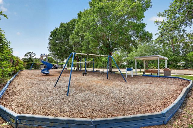 674 NE Turtleback Trail, Port St. Lucie, FL 34983