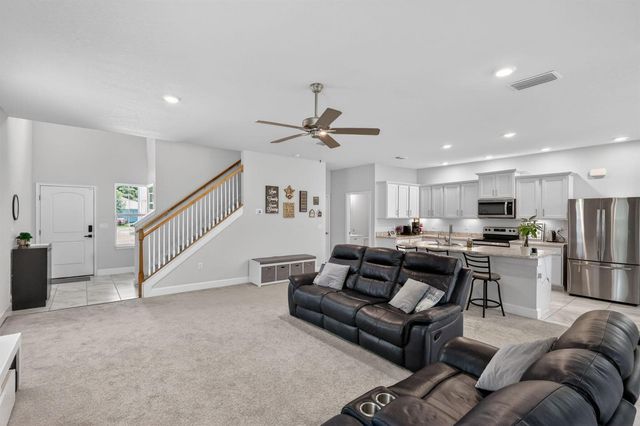 674 NE Turtleback Trail, Port St. Lucie, FL 34983