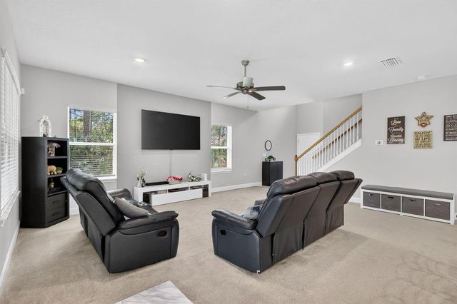 674 NE Turtleback Trail, Port St. Lucie, FL 34983