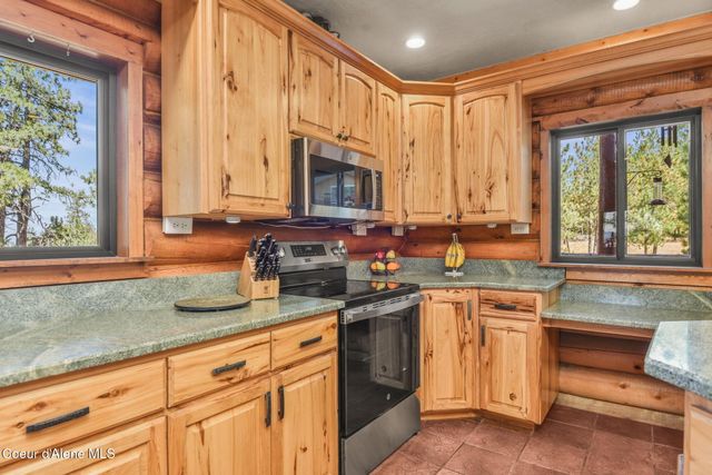 1979 E FALCON CREST RD, Harrison, ID 83833