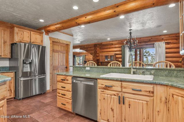 1979 E FALCON CREST RD, Harrison, ID 83833