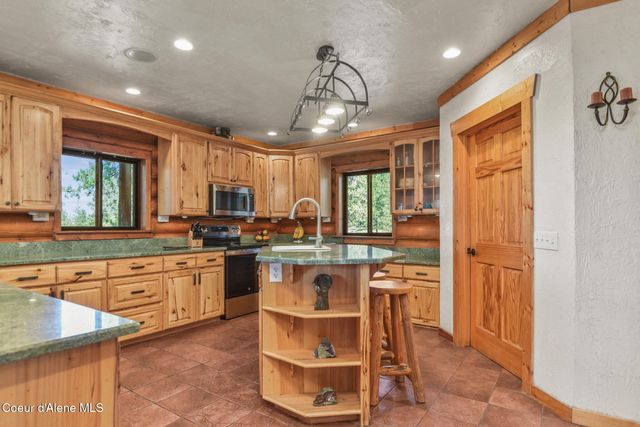 1979 E FALCON CREST RD, Harrison, ID 83833