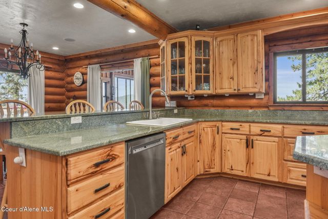 1979 E FALCON CREST RD, Harrison, ID 83833