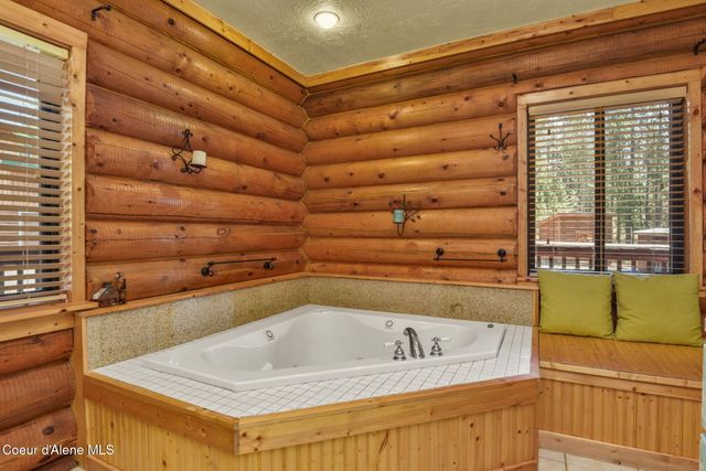 1979 E FALCON CREST RD, Harrison, ID 83833