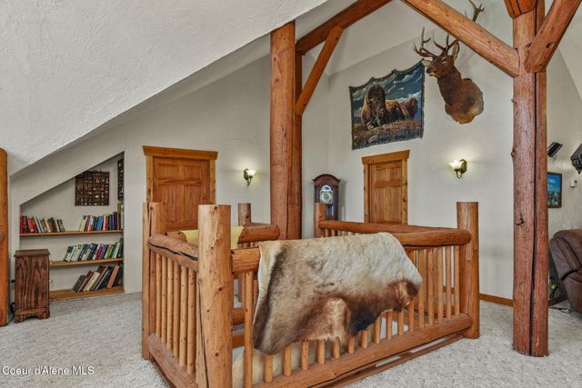 1979 E FALCON CREST RD, Harrison, ID 83833