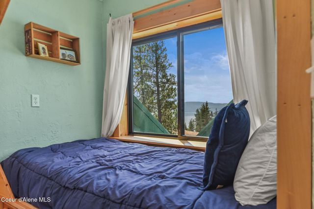 1979 E FALCON CREST RD, Harrison, ID 83833