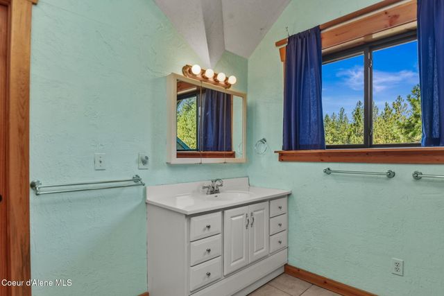 1979 E FALCON CREST RD, Harrison, ID 83833