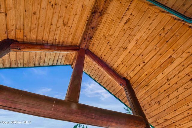 1979 E FALCON CREST RD, Harrison, ID 83833