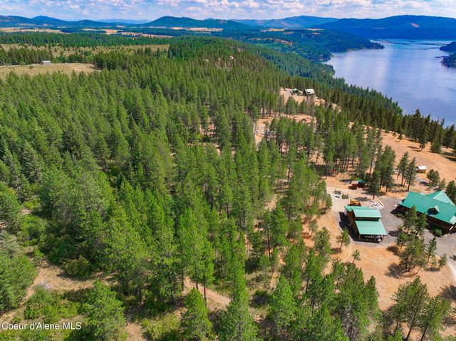 1979 E FALCON CREST RD, Harrison, ID 83833