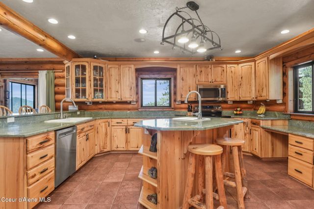1979 E FALCON CREST RD, Harrison, ID 83833