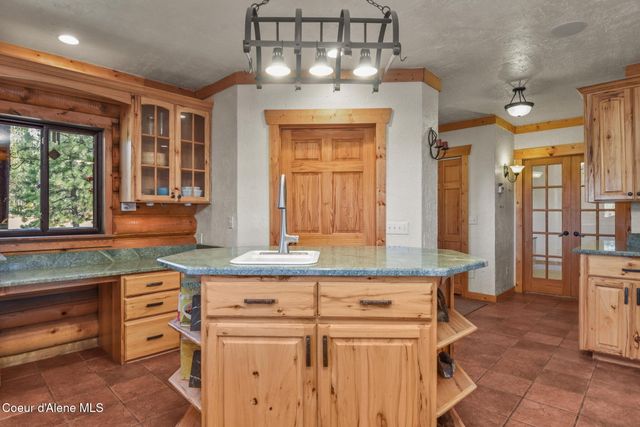 1979 E FALCON CREST RD, Harrison, ID 83833