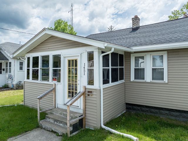 1451 Bay St, Springfield, MA 01109