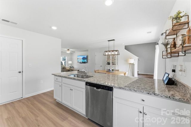 3027 Crescent Lake Lane, Charlotte, NC 28214