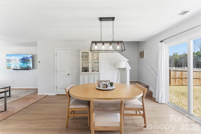 3027 Crescent Lake Lane, Charlotte, NC 28214