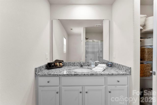 3027 Crescent Lake Lane, Charlotte, NC 28214