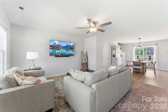 3027 Crescent Lake Lane, Charlotte, NC 28214