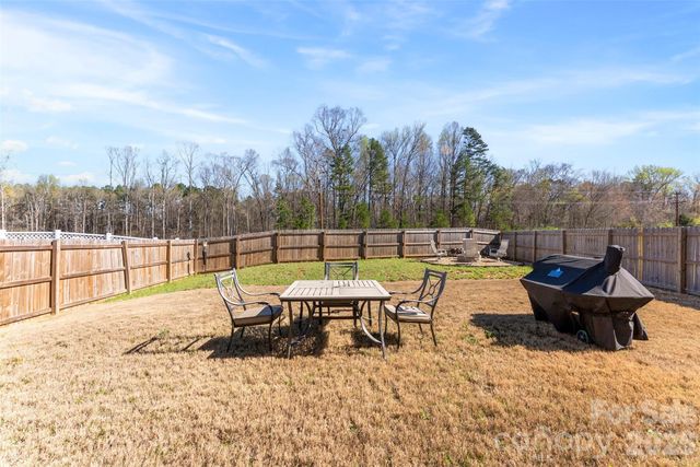 3027 Crescent Lake Lane, Charlotte, NC 28214