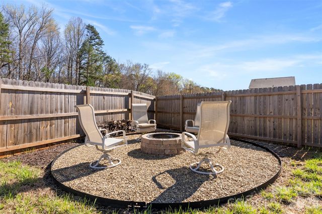 3027 Crescent Lake Lane, Charlotte, NC 28214