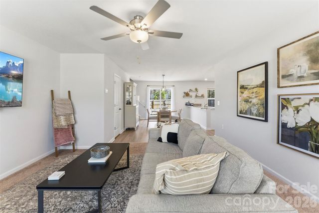 3027 Crescent Lake Lane, Charlotte, NC 28214