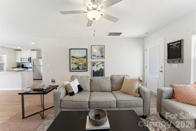 3027 Crescent Lake Lane, Charlotte, NC 28214