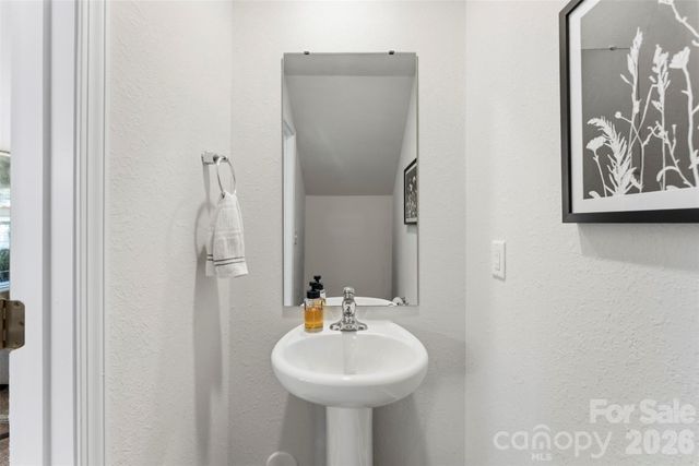 3027 Crescent Lake Lane, Charlotte, NC 28214