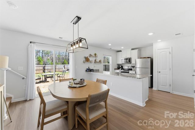 3027 Crescent Lake Lane, Charlotte, NC 28214