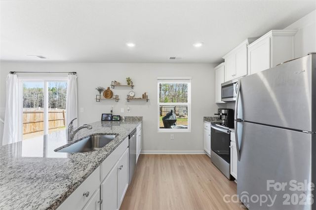 3027 Crescent Lake Lane, Charlotte, NC 28214