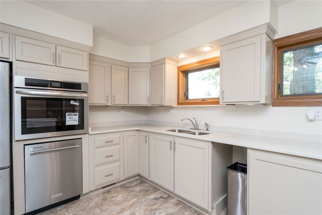 6391 Holcomb Avenue, Des Moines, IA 50322