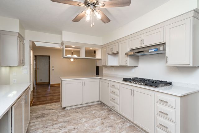 6391 Holcomb Avenue, Des Moines, IA 50322