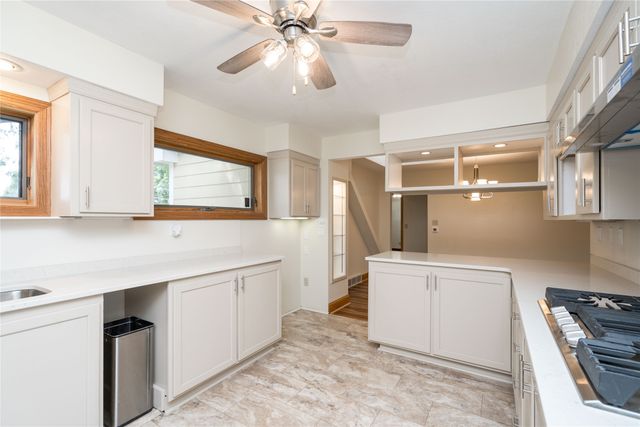 6391 Holcomb Avenue, Des Moines, IA 50322