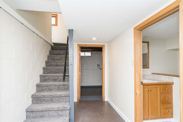 6391 Holcomb Avenue, Des Moines, IA 50322
