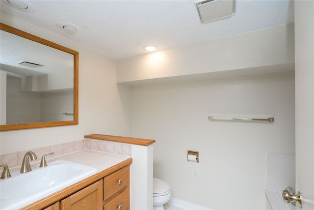6391 Holcomb Avenue, Des Moines, IA 50322