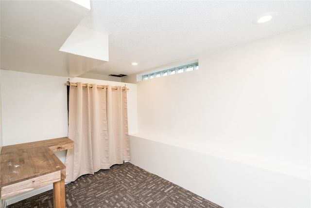 6391 Holcomb Avenue, Des Moines, IA 50322