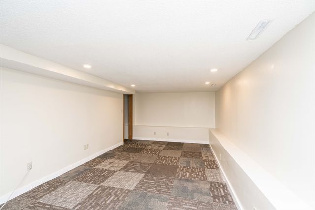 6391 Holcomb Avenue, Des Moines, IA 50322