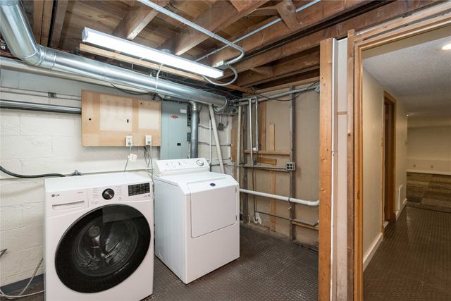 6391 Holcomb Avenue, Des Moines, IA 50322