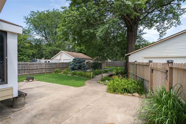 6391 Holcomb Avenue, Des Moines, IA 50322